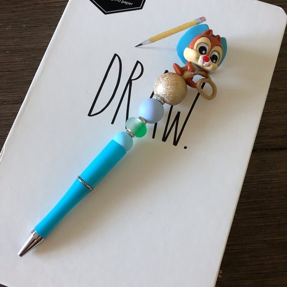 Disney Doorables: Mickey Mouse & Friends: Dale handmade beaded pen - Picture 2 of 3